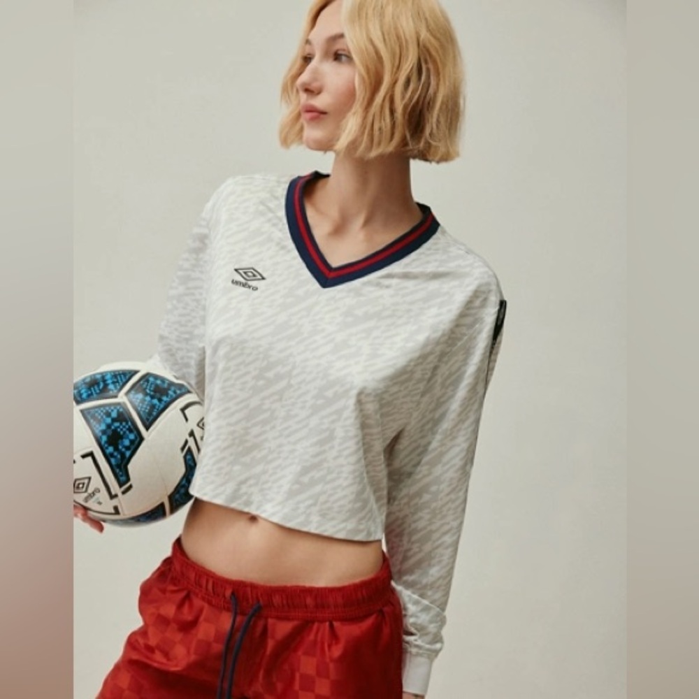 URBAN OUTFITTERS X UMBRO UO Exclusive V-Neck Long Sleeve Boxy Tee